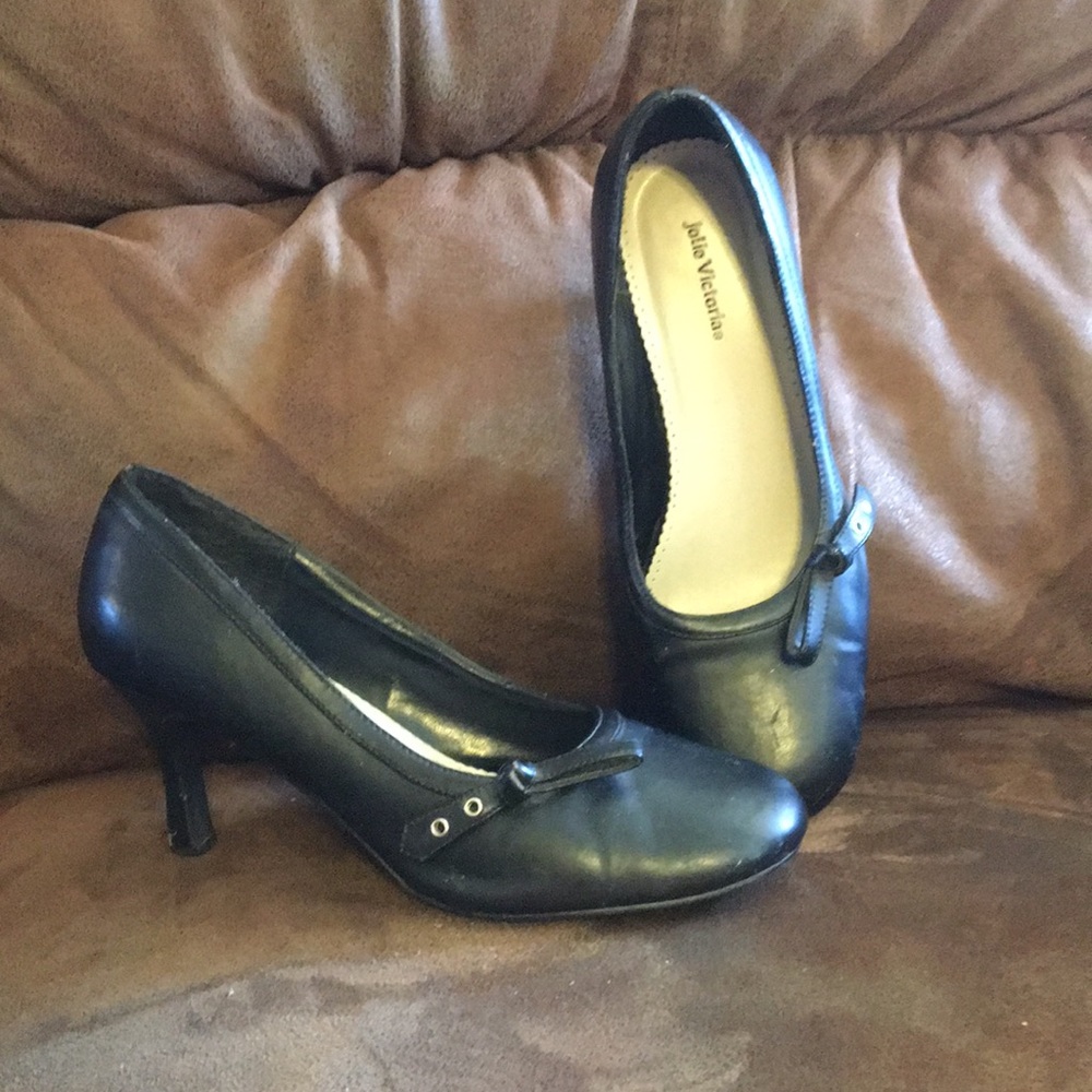 Black heels with small accent bow, wear on heel